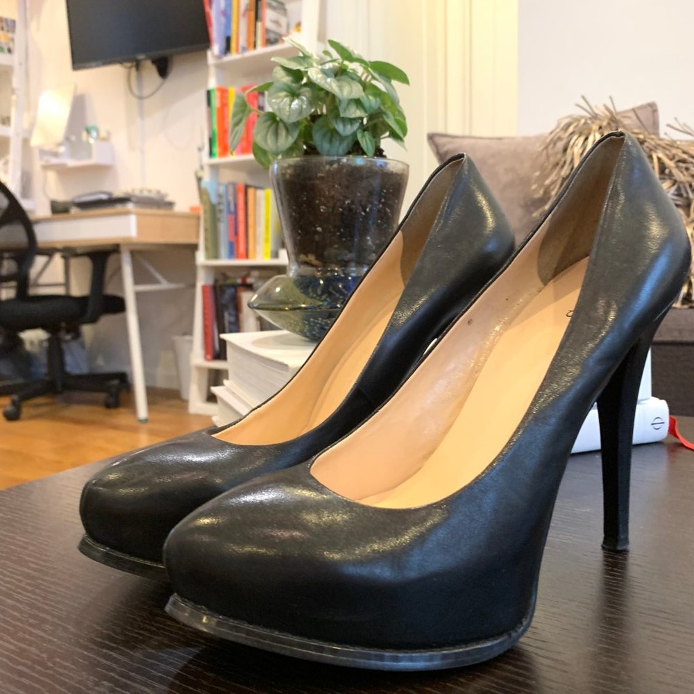GUESS High Heels Pumps - Picture 2 of 9